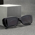 Glänzend schwarze Retro-Partybrille