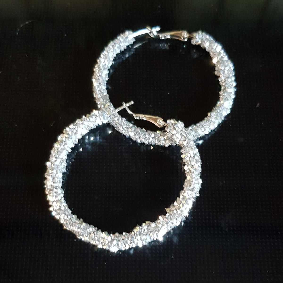 Silberne Strass-Creolen aus Edelstahl