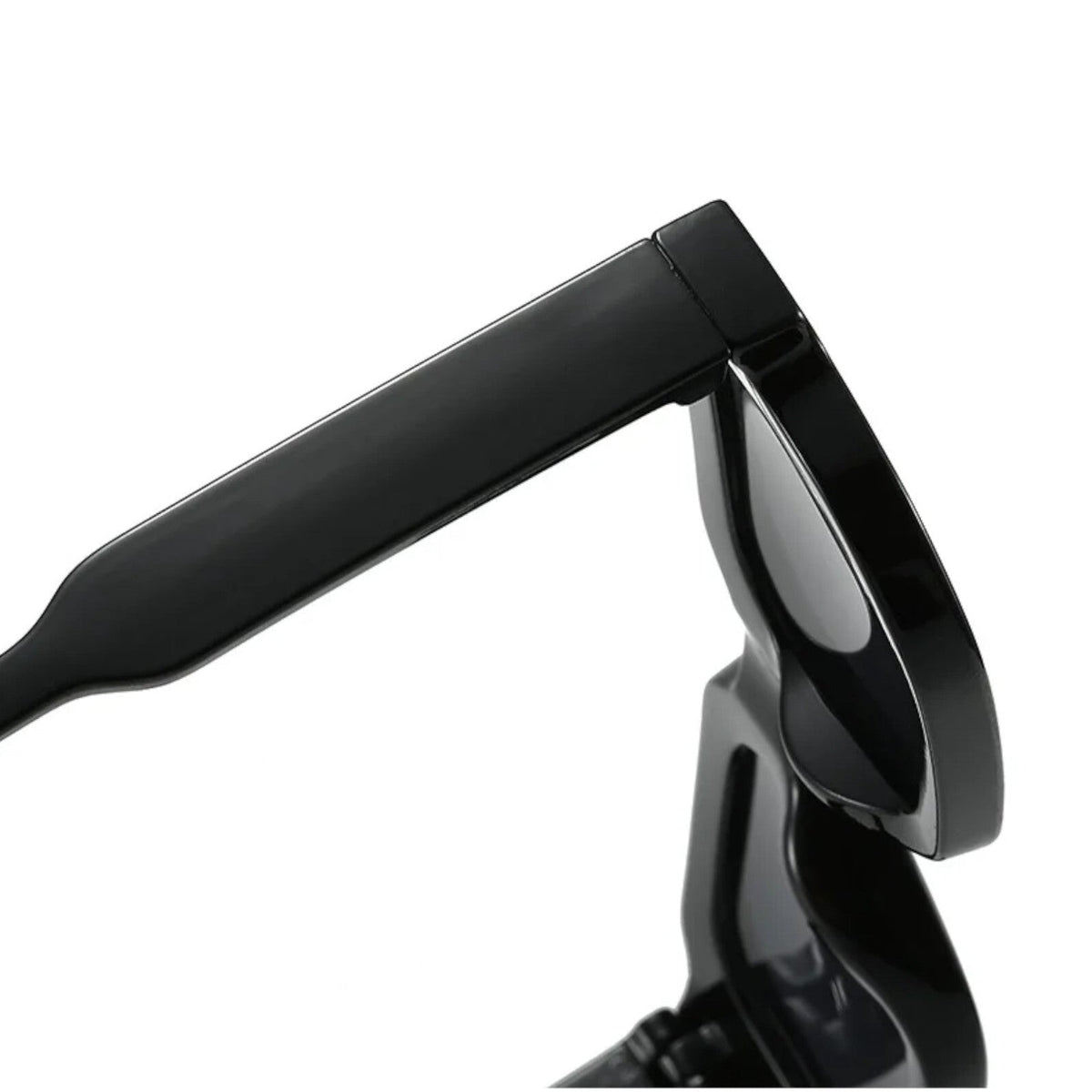 Glänzend schwarze Retro-Partybrille
