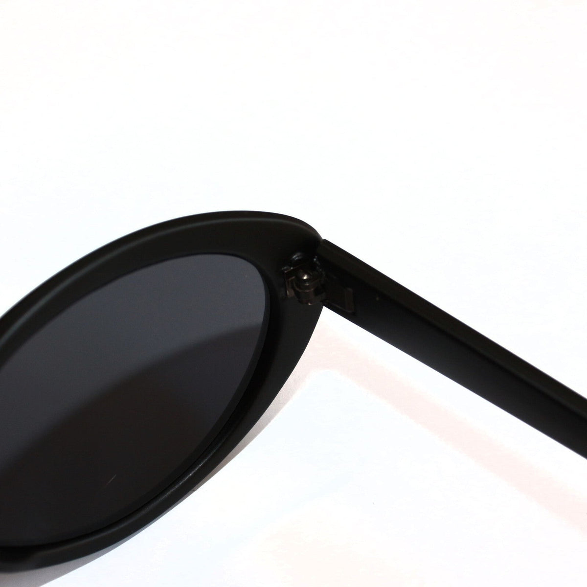 Mattschwarze Cat-Eye-Sonnenbrille
