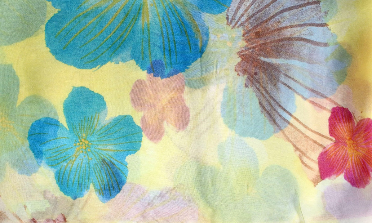 Wunderschoener Loop Schal Bunt Blumen gelb rot blau, tolle Farbtöne von ManuMar - 3KShop.de