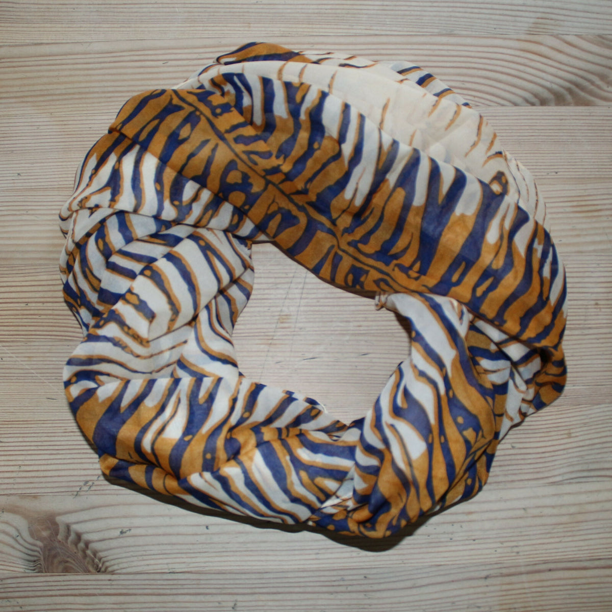 Wunderschöner Loop Schal Tierfellmuster Braun Weiß Schwarz von ManuMar - 3KShop.de
