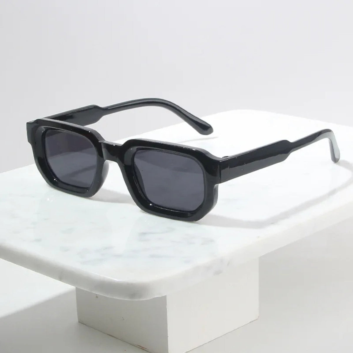 Glänzend schwarze Retro-Partybrille