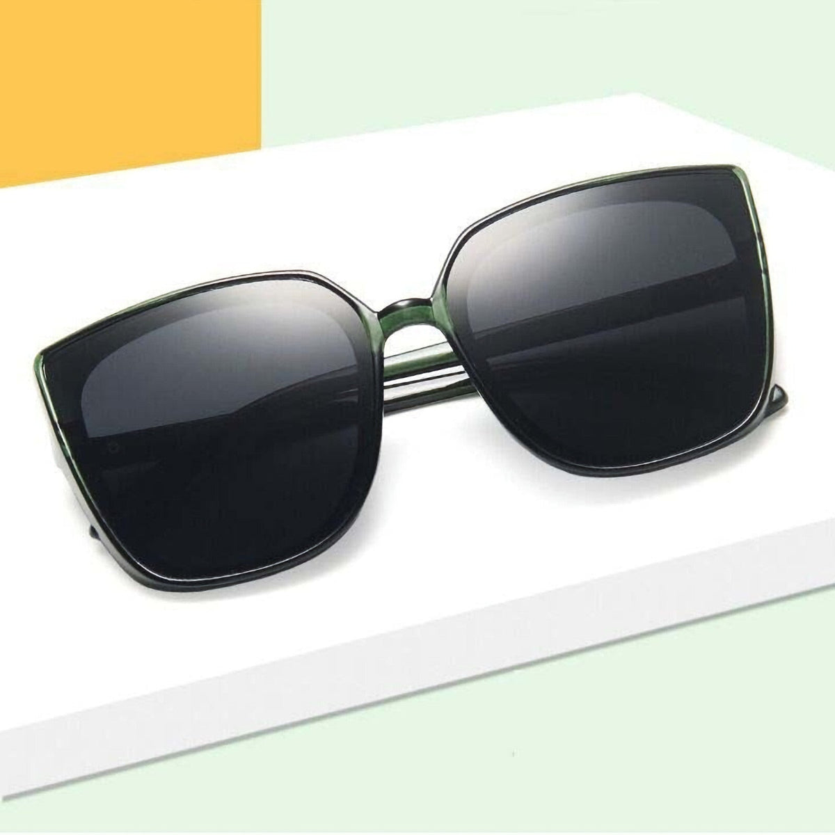 Oversized Cat-Eye-Sonnenbrille in Schwarz-Grün