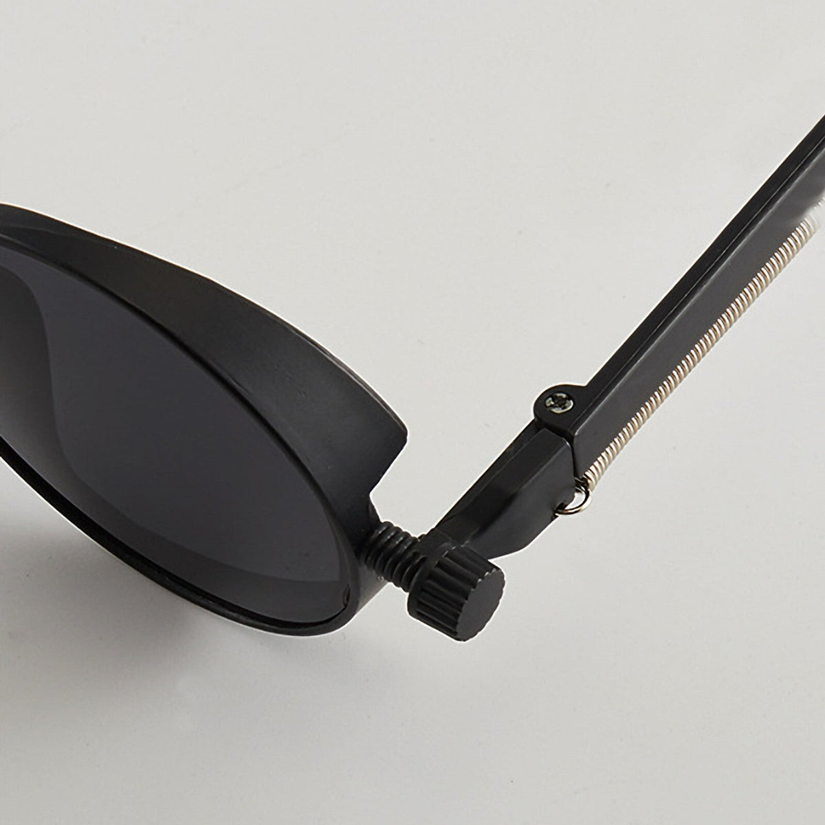 Runde schwarze Steampunk-Sonnenbrille aus Kunststoff