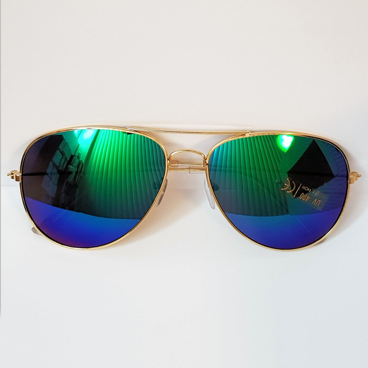 Goldene Piloten-Sonnenbrille mit grünblauen Spiegelgläsern