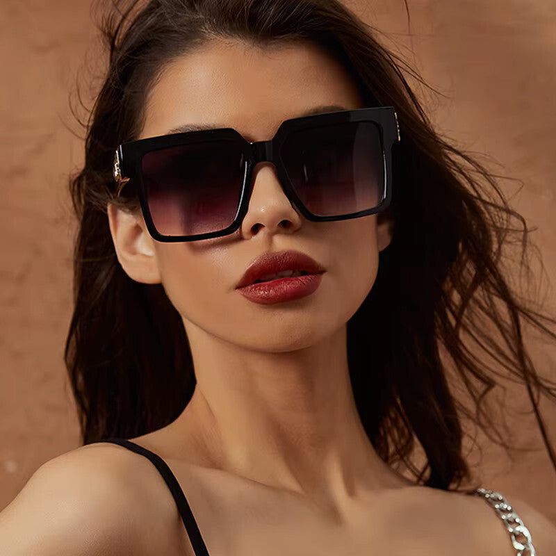 Schwarz-goldene Oversized Designer-Sonnenbrille mit Verlaufsgläsern