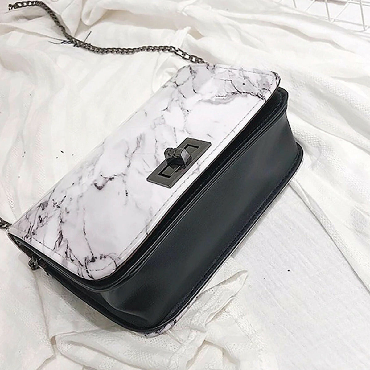 Damen Handtasche Umhängetasche Tasche Kunstleder Marmoriert Drehverschluss Kette - 3KShop.de