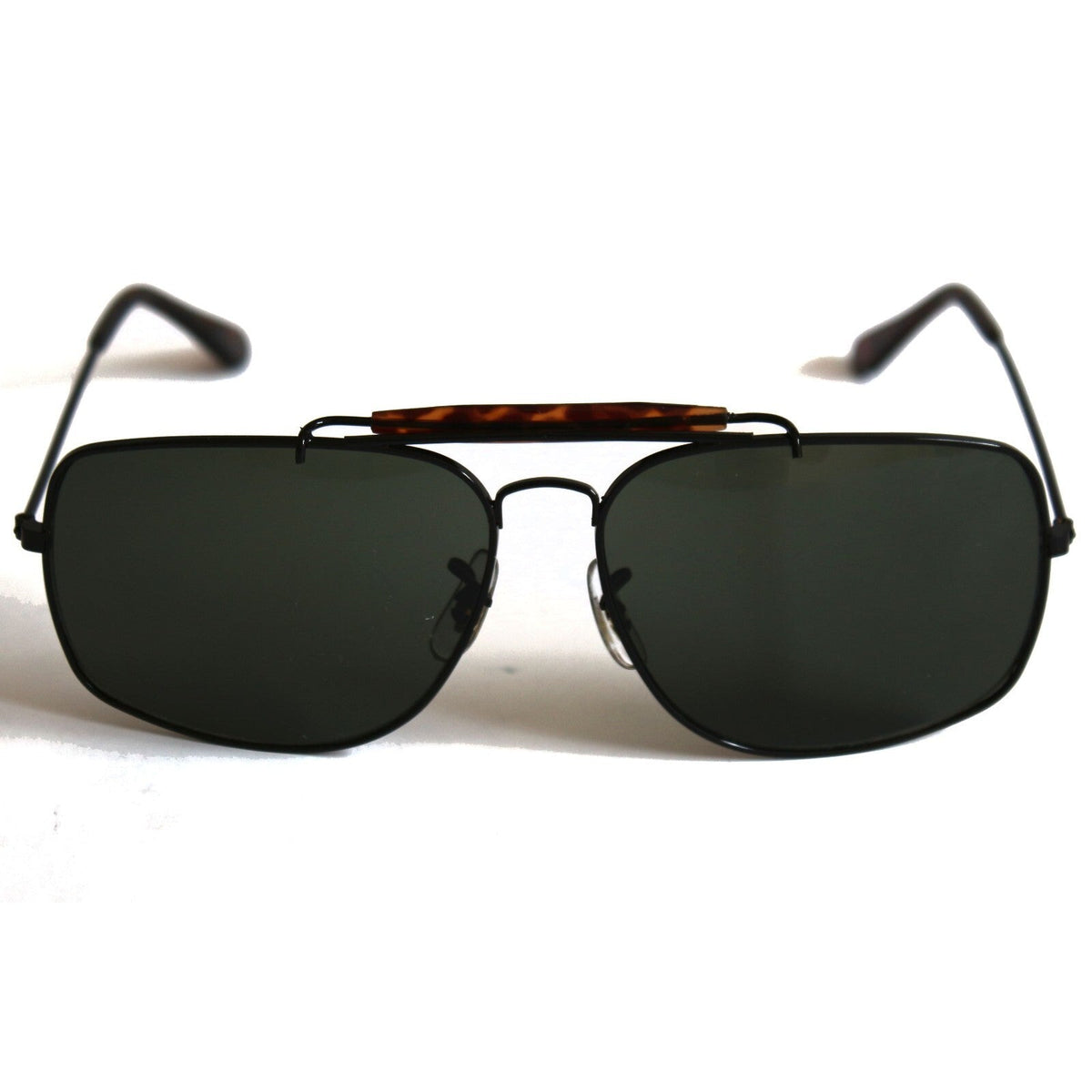 Gold-schwarze Piloten-Sonnenbrille im Porsche-Stil
