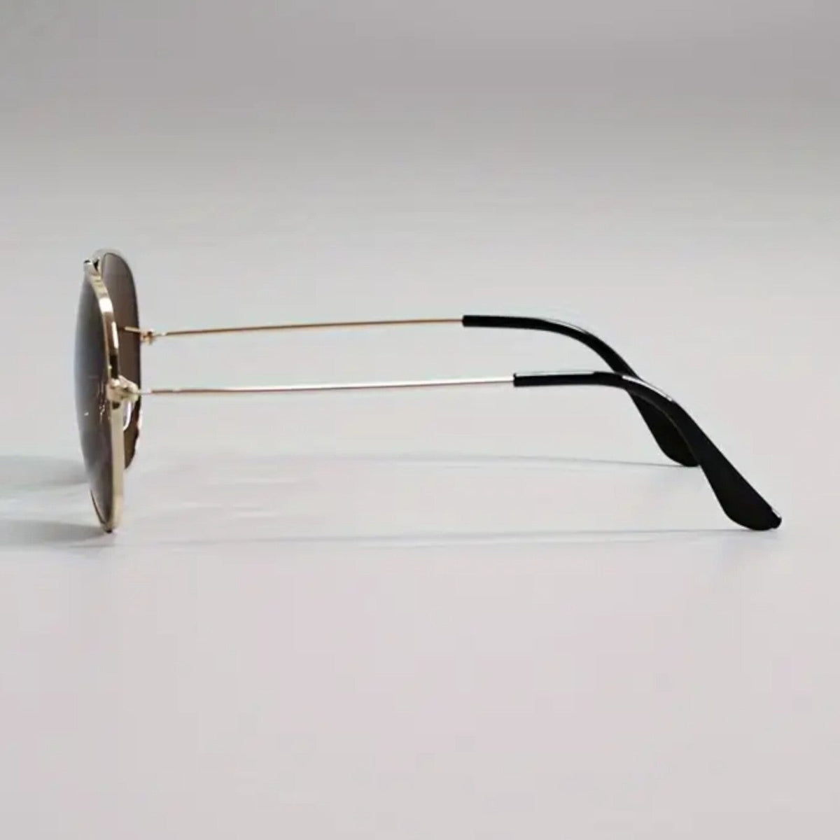Gold-braune Piloten-Sonnenbrille