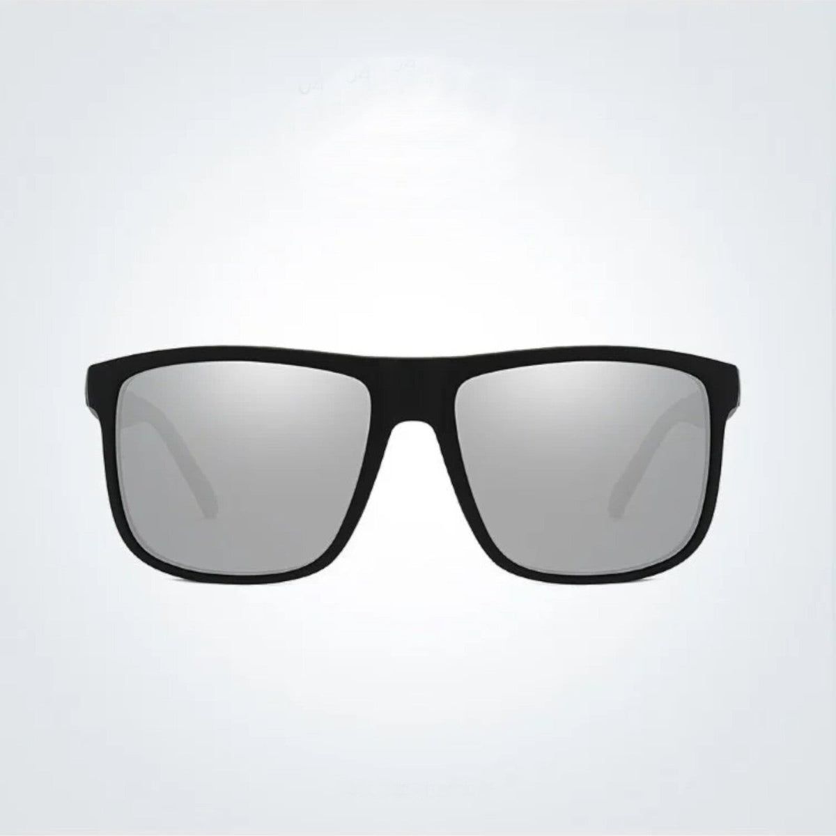 Matt-schwarze Sonnenbrille mit silbernen Spiegelgläsern