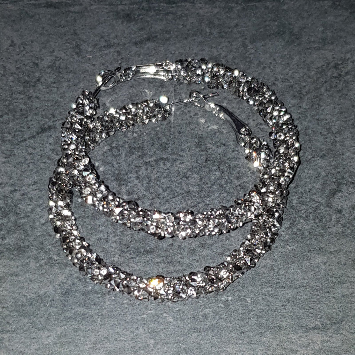 Schwarz-silberne Strass-Creolen aus Edelstahl