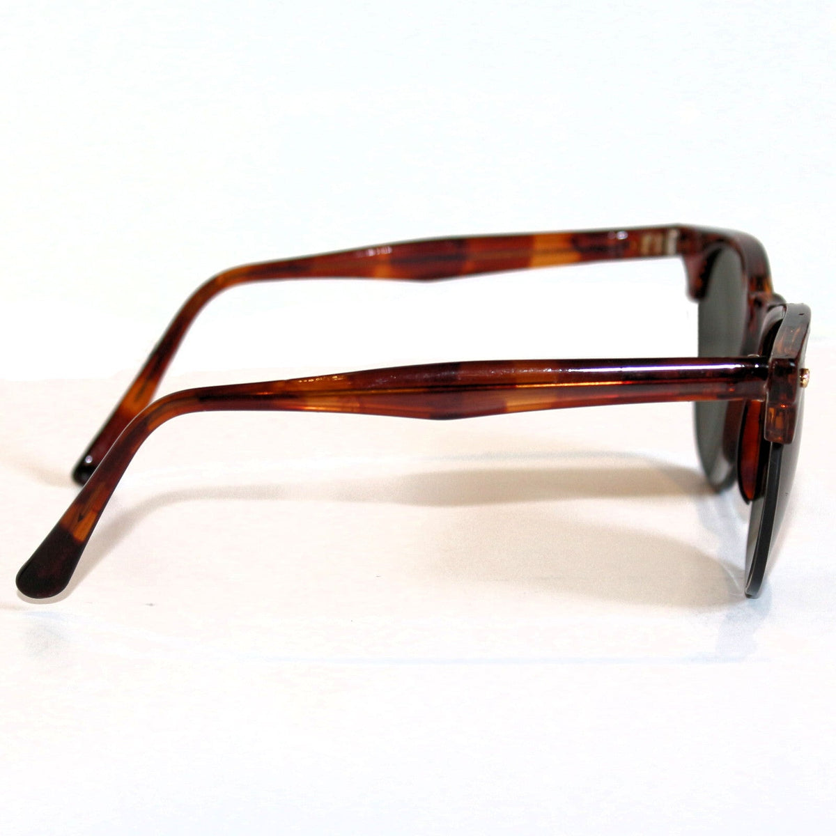 Braune Vintage-Retro-Sonnenbrille im Unisex-Design
