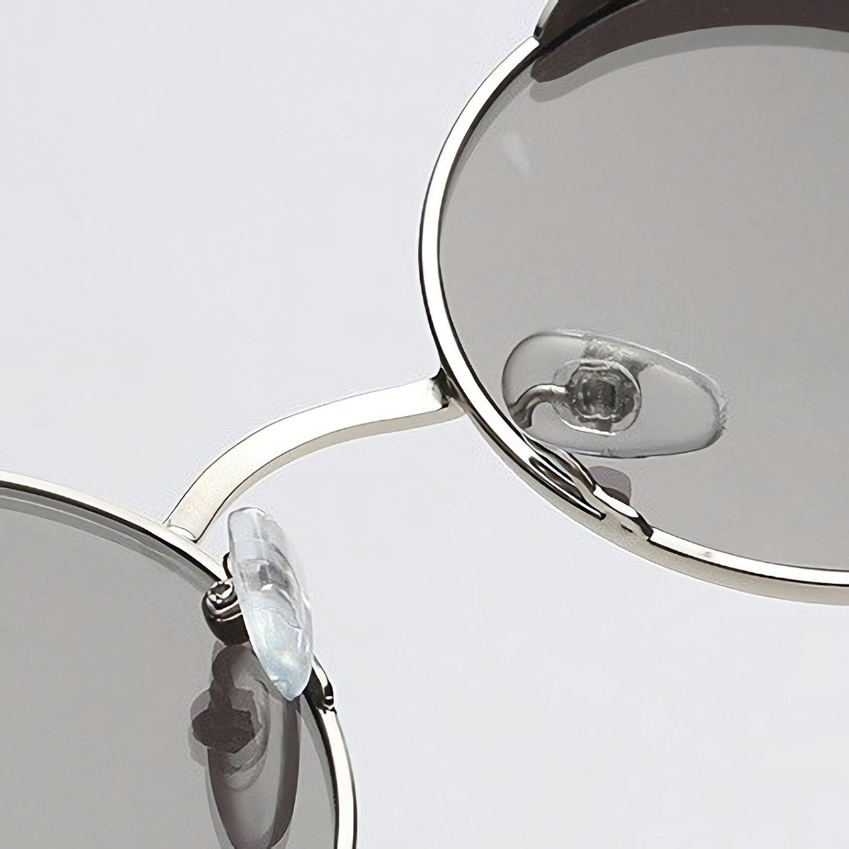 Runde gold-schwarze Steampunk-Sonnenbrille