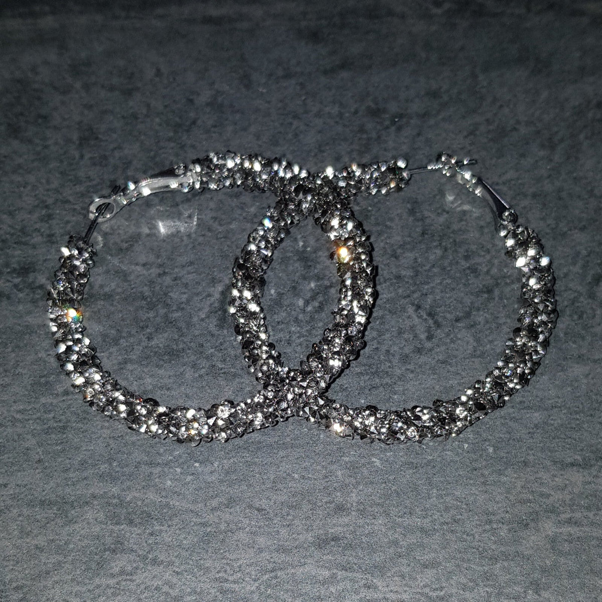 Schwarz-silberne Strass-Creolen aus Edelstahl