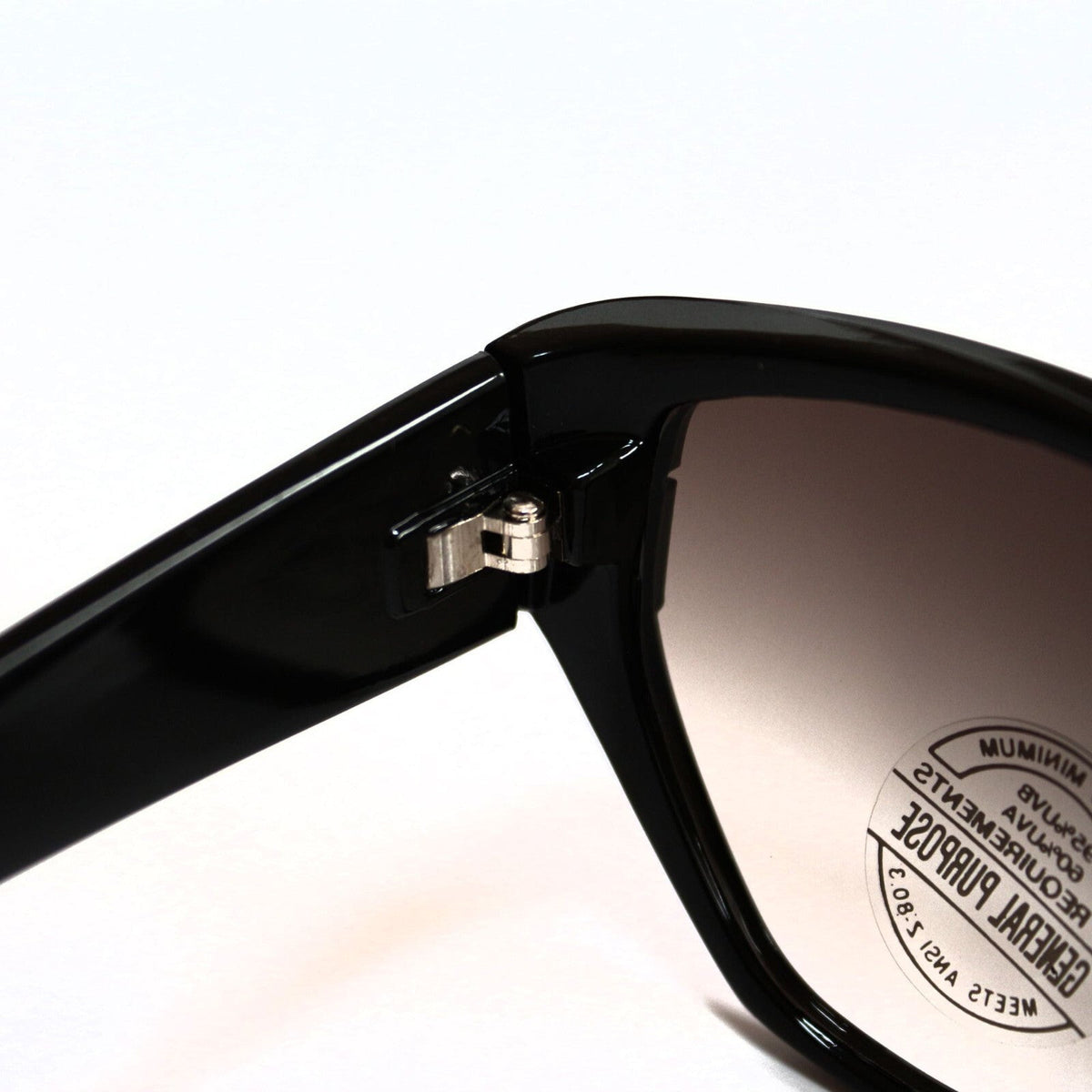 Mattschwarze Vintage Sonnenbrille mit goldenen Applikationen