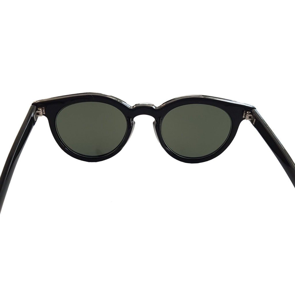Schwarze Cat-Eye-Sonnenbrille matt und glänzend