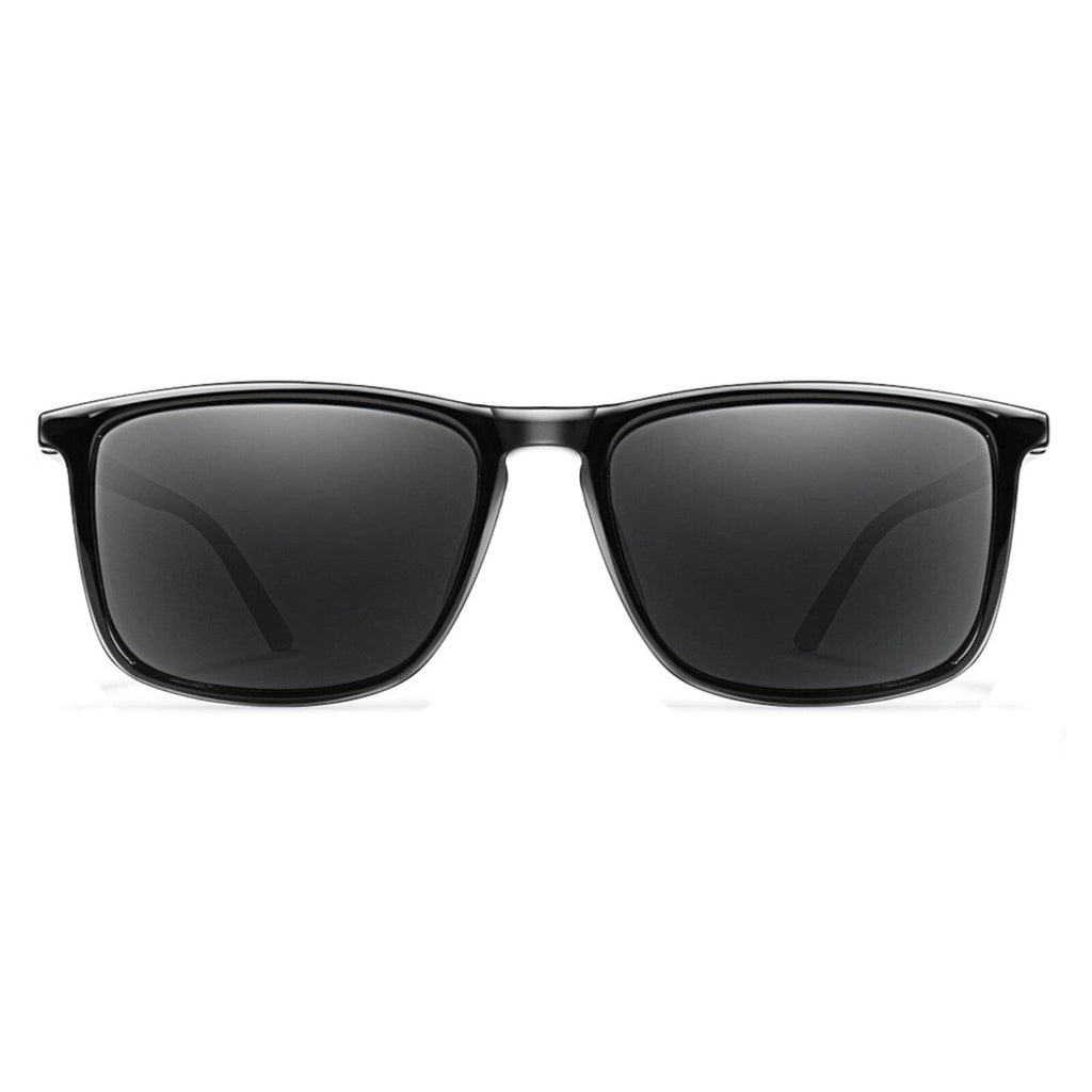 Schwarze Sonnenbrille mit dunklen Gläsern