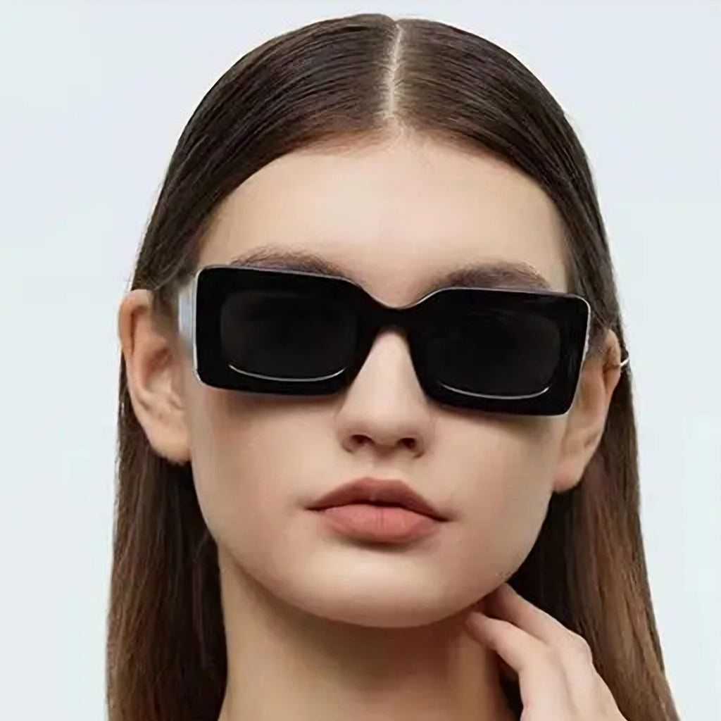 Glänzend schwarze Retro-Partybrille
