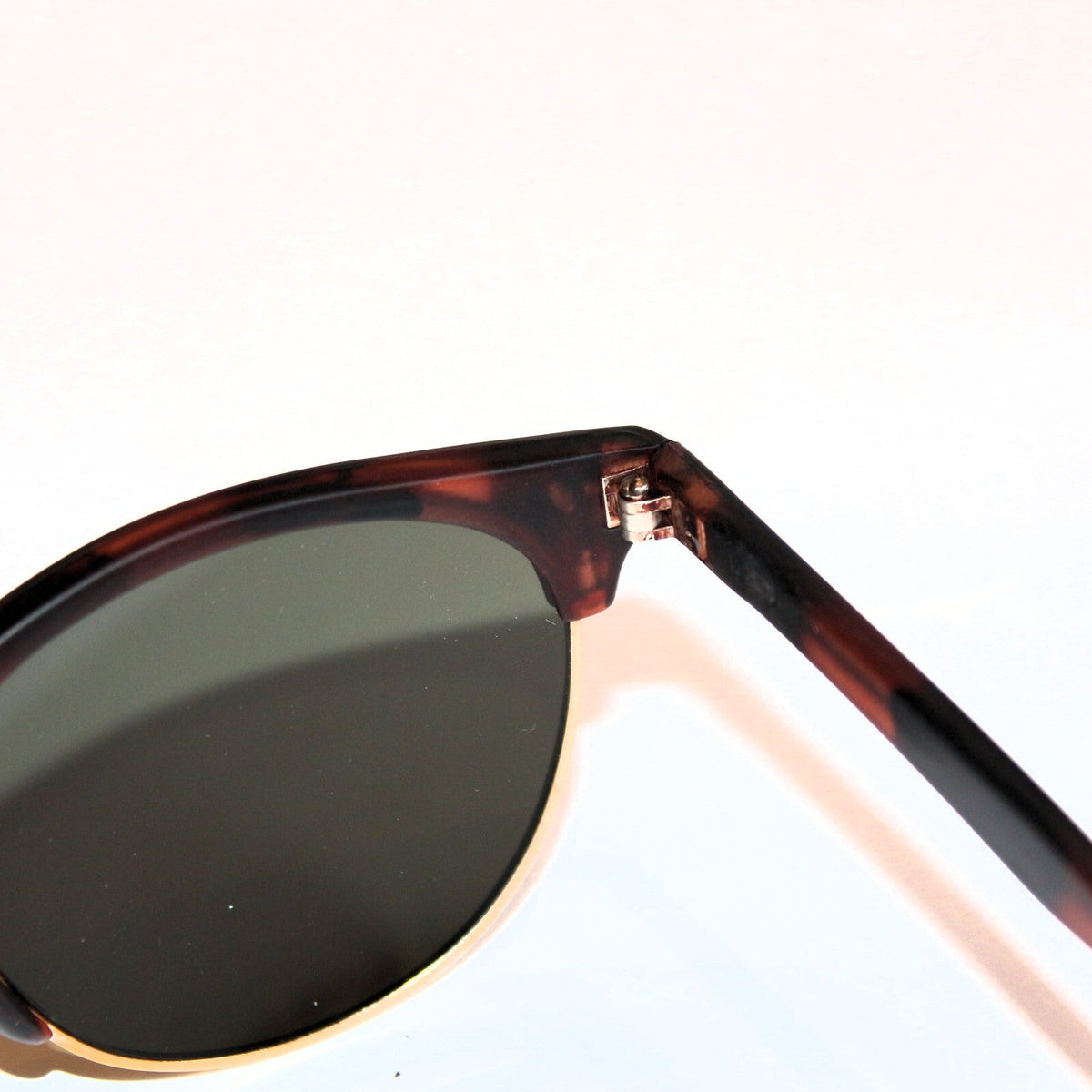 Mattbraune Vintage-Retro-Sonnenbrille im Unisex-Design