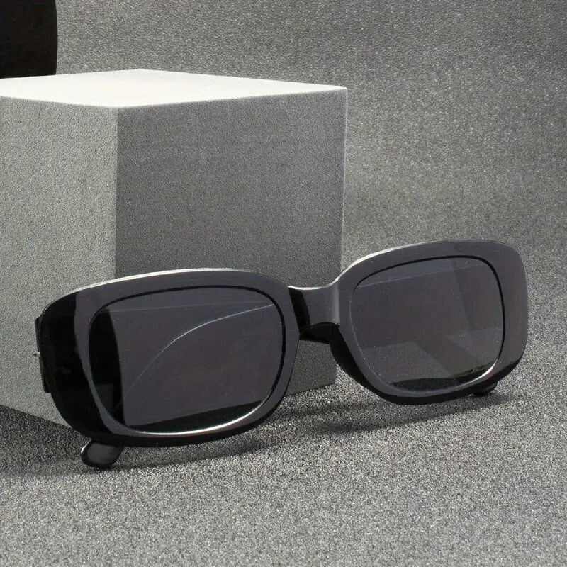 Glänzend schwarze Retro-Partybrille