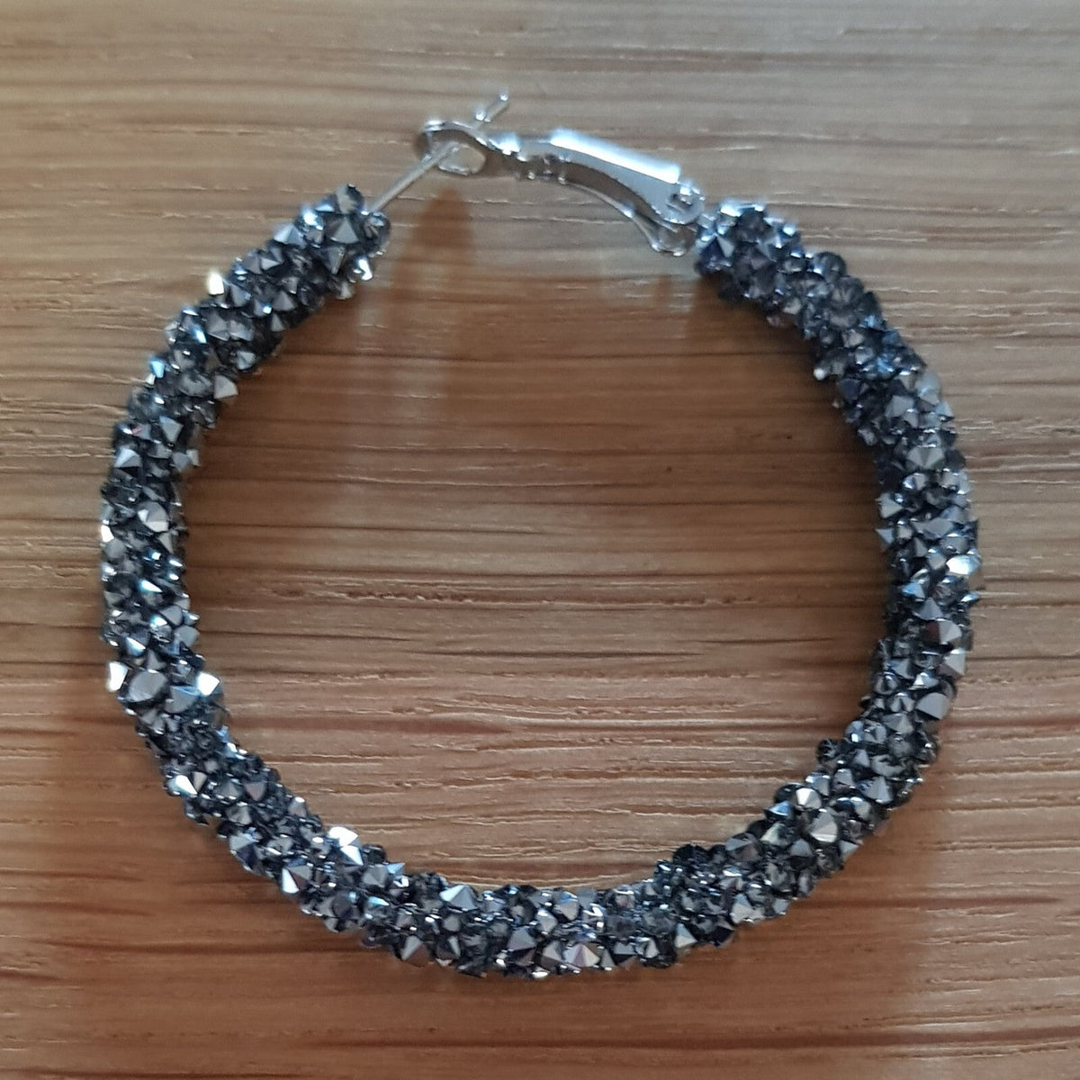 Schwarz-silberne Strass-Creolen aus Edelstahl