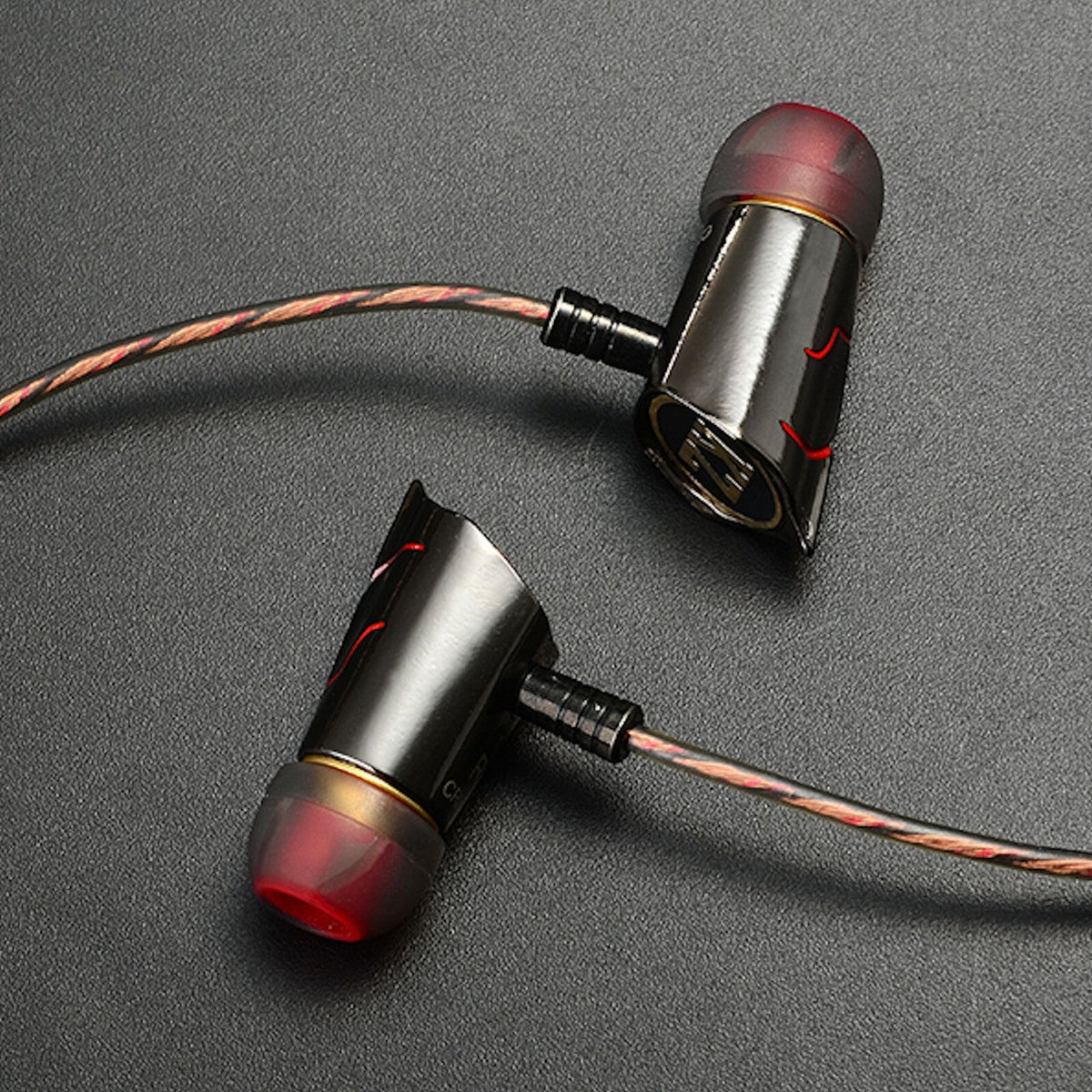 Schwarz-rotes KZ ED8 HS Pro In-Ear-Headset