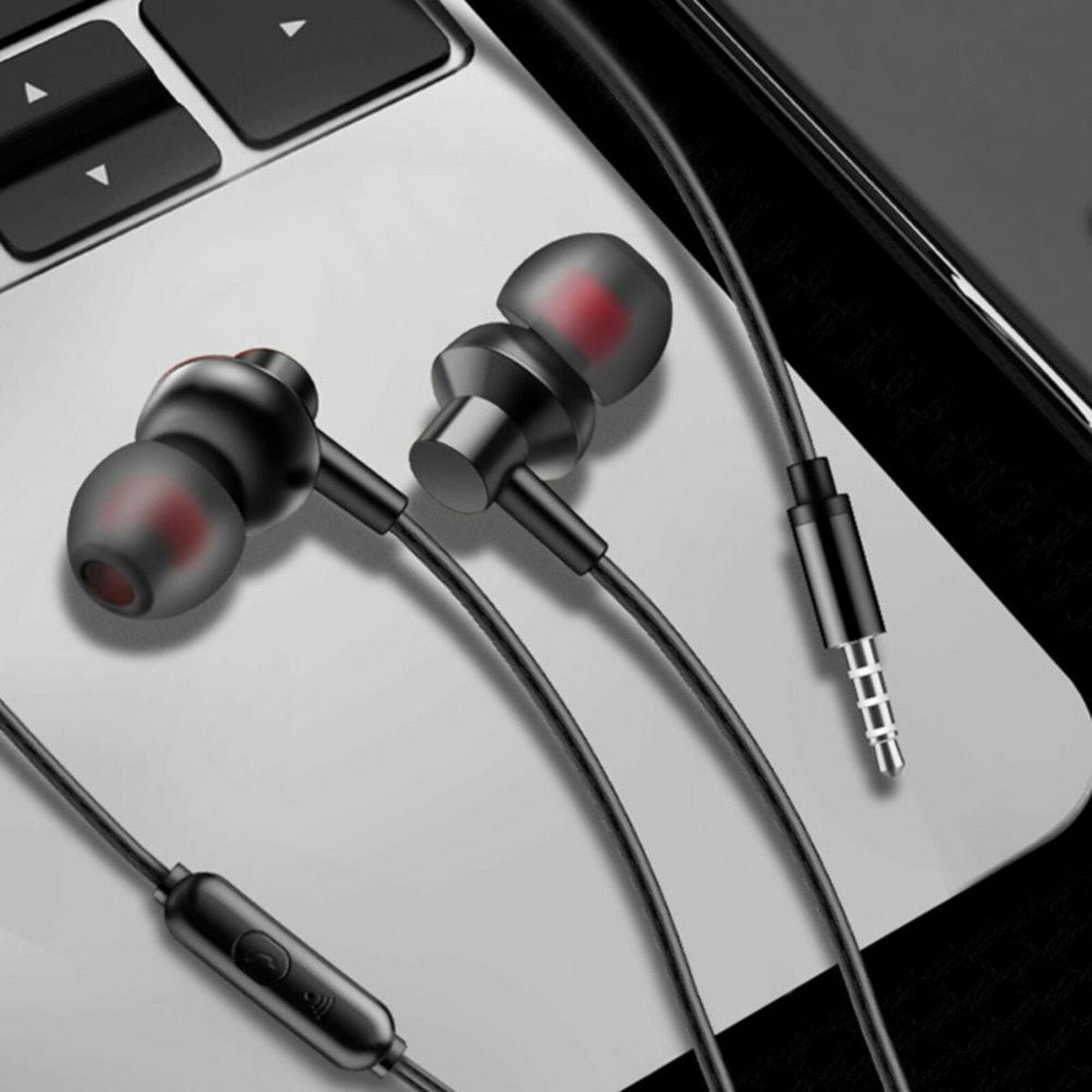 A03 kabelgebundene In-Ear-Kopfhörer mit Hardcase